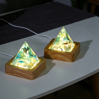 Lámpara de Mesa LED de Resina con Forma de Pirámide Oceánica, Mini Lámpara Nocturna USB con Paisaje de Conchas Marinas, Lámpara de Recuerdo con Temática de Playa para Cumpleaños