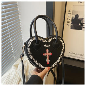 กระเป๋าสะพายไหล่ทรงหัวใจลายพิมพ์อเนกประสงค์คุณภาพสูงสำหรับผู้หญิง กระเป๋าคลับ <span class=keywords><strong>หนัง</strong></span> PU - Product Image 2