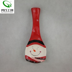 Soporte para Cucharas Navideño de Dolomita Pintado a Mano con Diseño de Muñeco de Nieve, Descansacucharas de Cerámica con Forma de Muñeco de Nieve - Product Image 2