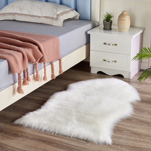 Alfombra de Felpa Roja Irregular de Imitación de Lana, Forma Novedosa, Antideslizante, para Dormitorio, Sala de Estar, Alfombra de Color Sólido, Fibra de Poliacrilonitrilo - Product Image 4