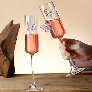 Grande <span class=keywords><strong>tasse</strong></span> en verre d'été moderne de style Ins Photos d'eau papillon transparent pour boissons froides Jus de glace pour champagne - Product Image 2