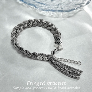 Pulsera de Plata de Ley S925 con Borla Trenzada, Estilo Étnico de Alta Gama y Acabado Retro Envejecido, Hecha <span class=keywords><strong>a</strong></span> <span class=keywords><strong>Mano</strong></span> - Product Image 1