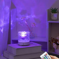 Lampe de table LED à projection de couleurs changeantes avec interrupteur, fonctionnant sur piles, design en plastique pour chambre à coucher
