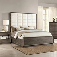 Tête de lit capitonnée de luxe au design moderne et épuré, suite de meubles de chambre à coucher pour maison de vacances