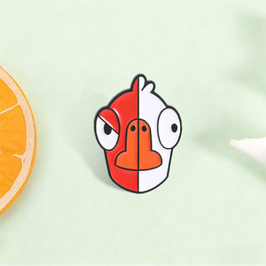 Pin de solapa de metal esmaltado personalizado de Ganso <span class=keywords><strong>Asesino</strong></span>, divertido, de doble cara, rojo y blanco, con diseño de pato, regalo de joyería para fans de juegos - Product Image 1