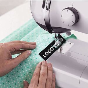 Étiquettes adhésives personnalisées à faible MOQ, rubans imprimés, étiquettes de lavage privées pour vêtements - Product Image 4