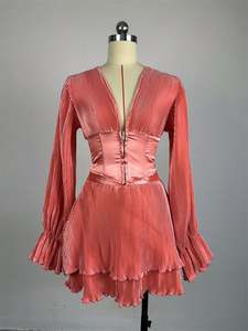 HK7423 Dernière conception tenues de printemps pour femmes Casual col en v manches évasées <span class=keywords><strong>haut</strong></span> court <span class=keywords><strong>et</strong></span> <span class=keywords><strong>jupe</strong></span> ensemble deux pièces pour femmes vêtements - Product Image 5