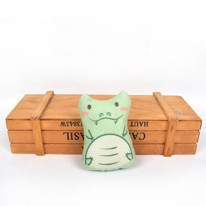 Grosir boneka hewan Catnip berbentuk lele berkelanjutan ramah lingkungan kartun anak anjing mainan kunyah untuk kucing diproduksi hewan peliharaan - Product Image 1