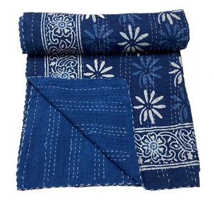 Colcha de Algodón con Diseño Floral Azul, Colcha Kantha India Hecha a Mano, Colcha Kantha con Estampado a Bloque, Tamaño Doble 90×108 Pulgadas - Product Image 5