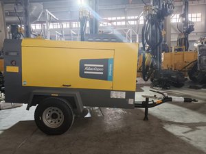 เครื่องอัดอากาศแบบสกรูเคลื่อนที่ Atlas Copco Y1300 ใช้เครื่องยนต์ดีเซล 380V ระบายความร้อนด้วยอากาศ ระบบหล่อลื่นแบบน้ำมัน ดีไซน์เงียบ ความจุลม 38.8 ลูกบาศก์เมตร/นาที รับประกัน <span class=keywords><strong>1</strong></span> ปี - Product Image 5