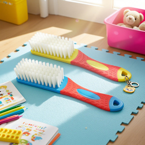 Brosse à chaussures à poils en nylon doux, outil de nettoyage manuel jaune et bleu pour éliminer les taches - Product Image 1