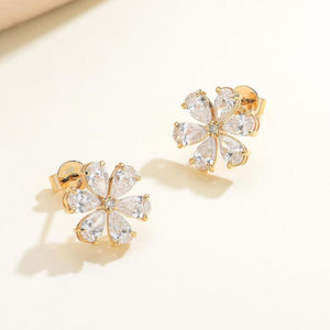 Pendientes de Flor con Diamantes de Laboratorio - Plata de Ley S925, Base de Plata, Hechos a Mano, Hipoalergénicos, Brillantes - Product Image 4