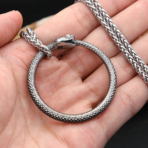 สร้อยคอโอโรโบรอส เครื่องประดับสแตนเลส ลายงู ชื่อ "ชีวิตและความตาย" - Product Image 2