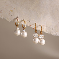Pendientes Huggie de Perlas y Circonitas, Acero Inoxidable, Chapado en Oro de 18K, Resistentes al Agua, Joyería de Moda para Mujer, Venta al por Mayor