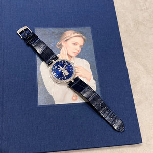 Montre élégante pour femme avec bracelet en cuir véritable, style féerique floral, ornée de zircons brillants - Product Image 3