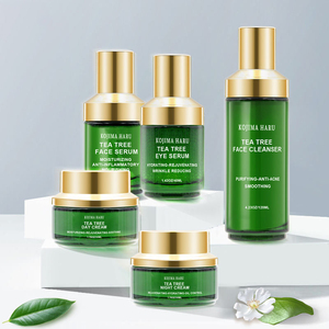 Ensemble de soins de la peau à l'arbre à thé biologique naturel en marque propre, ensemble de soins de la peau éclaircissant, hydratant et lissant pour le jour et la nuit - Product Image 1