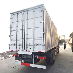 Camion Sinotruk Howo a Prezzo Vantaggioso, Furgoni 4X2 6x4 da 10-15 Tonnellate, 350HP, Camion con Cassone Chiuso - Product Image 3