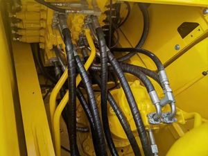 Mini-excavatrice sur chenilles Komatsu PC240LC d'occasion 2020, 22 tonnes, 110 kW de puissance, godet de 1 m, composants principaux incluant moteur, pompe - Product Image 5