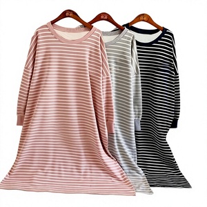 T-shirt ample à manches longues et col rond rayé pour femme, personnalisable avec des plumes, toutes saisons, 100% coton, séchage rapide, écologique - Product Image 2
