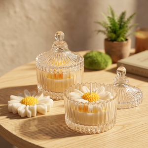 Bougie parfumée en verre floral avec motif décoratif en cire pour intérieurs élégants, décorations de célébrations et collections de cadeaux - Product Image 1