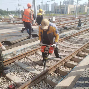 เครื่องตอกรางรถไฟแบบพกพา ใช้พลังงานจากแบตเตอรี่ สำหรับการตอกรางในแนวตั้ง - Product Image 2