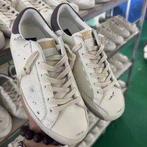 รองเท้าผ้าใบแบรนด์ดีไซเนอร์ หนังแท้ ลายพราง สีขาว ขนห่าน กันลื่น สวมใส่สบาย ดีไซน์สีทอง ลุคสกปรกๆ สไตล์ลำลอง - Product Image 3