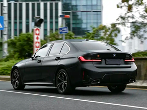 Berline d'occasion haut de gamme 2023 BMW 325i M Sport Package B48 2.0T Turbo, moteur avant, propulsion arrière, conforme aux normes d'exportation, voitures d'occasion - Product Image 5