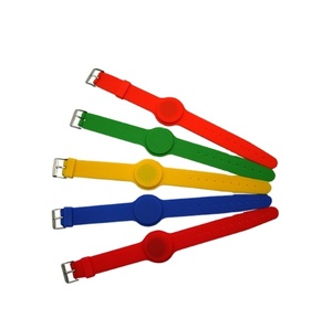 Không thấm nước thụ động 13.56MHz RFID Silicone dây đeo cổ tay <span class=keywords><strong>Mifare</strong></span> <span class=keywords><strong>1K</strong></span> <span class=keywords><strong>NFC</strong></span> Vòng đeo tay để kiểm soát truy cập hoặc thanh toán - Product Image 1