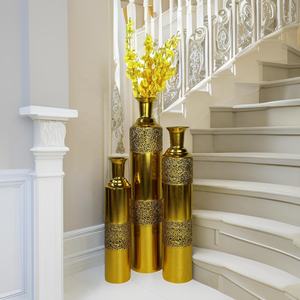 Lander Lot de 3 Grands Vases de <span class=keywords><strong>Sol</strong></span> Décoratifs Européens en Métal Doré Faits <span class=keywords><strong>à</strong></span> la Main - Product Image 3