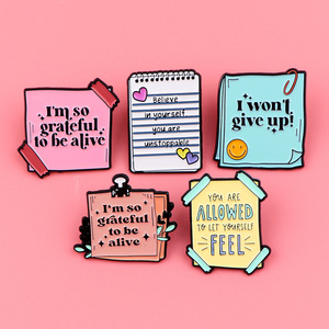 Estoy muy agradecido de estar vivo. Esmalte Pin Nota Letras Metal Solapa Insignia Cita motivacional Renuncia al broche - Product Image 2