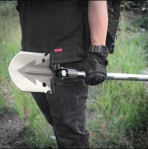 Pioche de survie pliable multifonction en acier au carbone robuste pour le camping, le creusement de tranchées et l'utilisation en jardinage - Product Image 1