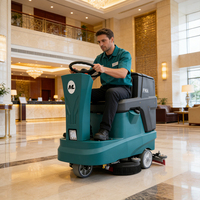 Les machines commerciales de nettoyage de carreaux de céramique à double brosse roulent sur la machine d'épurateur de plancher