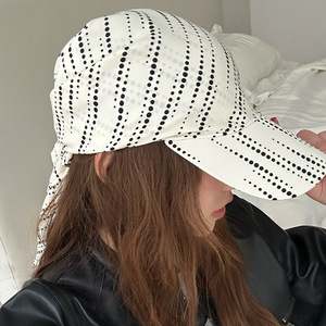 Casquette de baseball pour <span class=keywords><strong>femme</strong></span> en PVC à pois style coréen, type <span class=keywords><strong>béret</strong></span> à visière – Tendance artistique, protection UV estivale - Product Image 4