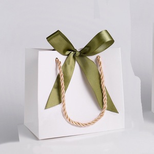 <span class=keywords><strong>Sac</strong></span> Cadeau Luxe Haut de Gamme en <span class=keywords><strong>Papier</strong></span> Couché Blanc Rose, Imprimé d'un Logo Personnalisé, pour Bonbons de <span class=keywords><strong>Mariage</strong></span> ou Bijoux, avec Ruban - Product Image 6