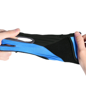 ถุงมือบิลเลียดสามนิ้ว โบตัน สีน้ำเงิน ไลคร่า กันลื่น สำหรับพูลสนุกเกอร์ ยูนิเซ็กส์ - Product Image 2