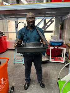 Bandeja Expendedora de bebidas de plástico portátil con correa para el hombro Bandeja de exhibición de bebidas promocional de mano - Product Image 3