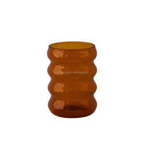 Tazze <span class=keywords><strong>da</strong></span> caffè <span class=keywords><strong>in</strong></span> <span class=keywords><strong>vetro</strong></span> ondulato colorato <span class=keywords><strong>borosilicato</strong></span> resistente al calore soffiato a bocca su misura per bere - Product Image 1