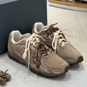 Calzado Deportivo de Lujo, Clásico, de Diseño, Transpirable, Impermeable, con Malla Cerrada, Cómodo, para Correr al Aire Libre, para Hombre y Mujer - Product Image 2