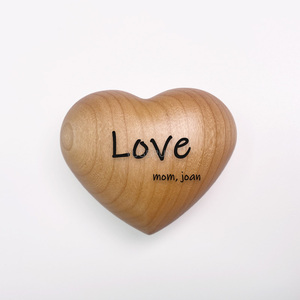 Urna de corazón de madera de cerezo de estilo europeo moderno, Mini recuerdo de madera elegante para cenizas humanas, suministros funerarios, recuerdos preciados - Product Image 1