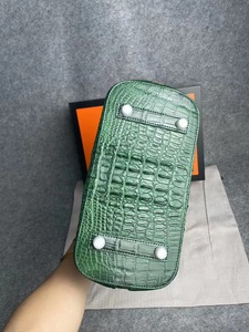 Sac à main de luxe structuré en peau de crocodile – Sac à poignée supérieure en forme de coquille d'inspiration vintage |   Sac à main haut de gamme pour femme, style coquille - Product Image 4