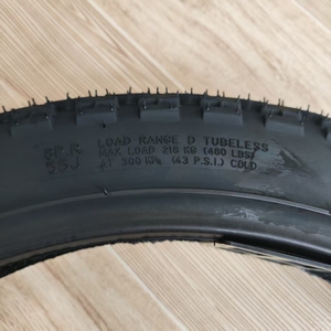 Nouveau <span class=keywords><strong>pneu</strong></span> de moto sans chambre à air OEM 3.00-18 avec un motif de bande de roulement innovant et une conception améliorée - Product Image 4