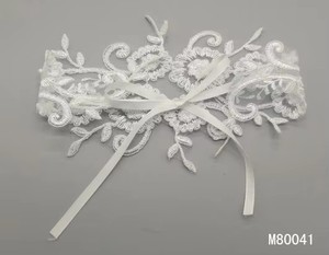 M80041 Jarretière de mariée sexy en dentelle et ruban de satin - Product Image 5