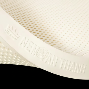 ที่นอนยางพาราธรรมชาติขนาดควีนไซส์จากเวียดนาม ผ้าคลุม 100% แบบพลิกกลับได้ ระบายความร้อน ดีไซน์แบบดั้งเดิม เหมาะสำหรับโรงเรียนและโรงพยาบาล - Product Image 1