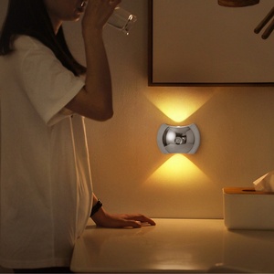 Lámpara de Pared Inteligente con Sensor de Movimiento Magnético Inalámbrico Moderno, Lámpara de Pared LED Recargable USB para Dormitorio, Escalera, Estilo Nórdico - Product Image 1