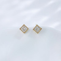 Boucles d'oreilles minimalistes élégantes en or jaune 18 carats avec diamant de laboratoire solitaire carré polyvalent, style princesse, et manchette d'oreille en diamant