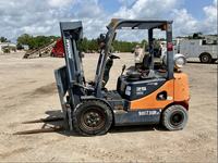 Chariots élévateurs DOOSAN G25P d'occasion multi-usages 2013, chariots élévateurs à fourche à levage élevé d'occasion de 2,5 tonnes, bien entretenus, GPL, diesel
