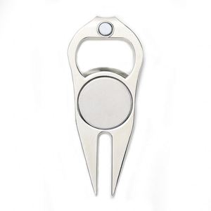 Articles promotionnels de golf : Ouvre-bouteille multifonctionnel et outil de réparation de divots de golf avec supports vierges en métal personnalisables - Product Image 6