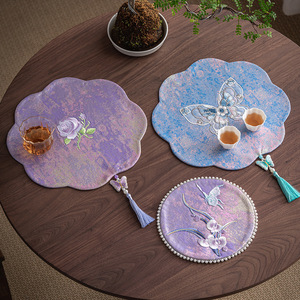 Tapete de Té de Algodón y Lino con Borlas en Forma de Flor y Diseño de Mariposa Morada, Tapete de Té Bordado para Mesa de Té en el Hogar - Product Image 2