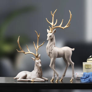 Decorazione europea per la casa in resina di cervo scultura di piccoli mobili da ufficio decorazione con motivo animale per regali di nozze - Product Image 5