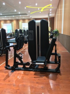 Presse à jambes LAND Fitness à charge par poulies pour l'exercice des quadriceps – Vente directe usine – Appareil populaire d'entraînement de force en salle - Product Image 2